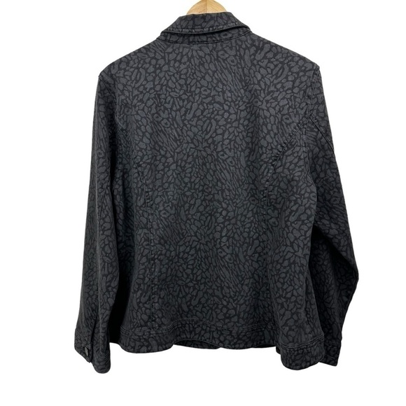 Chico’s Black Gray Animal Print Denim Jean Jacket, size 3 - Picture 6 of 8